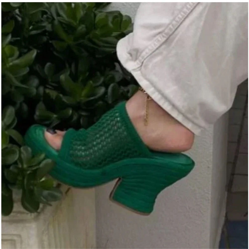 NWT- Toni Bianco - Matrix - Size 7 - Jade